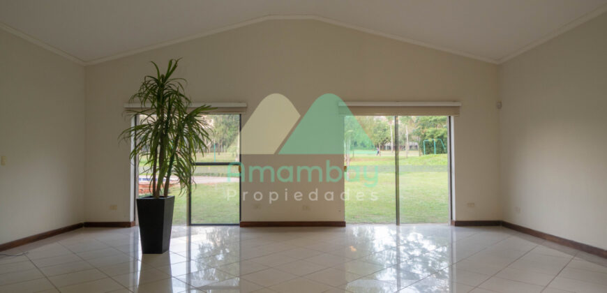 0601 RESIDENCIA EN LAMBARÉ, BARRIO PARQUES DEL YACHT