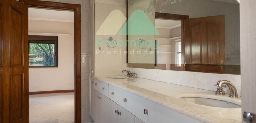 0601 RESIDENCIA EN LAMBARÉ, BARRIO PARQUES DEL YACHT