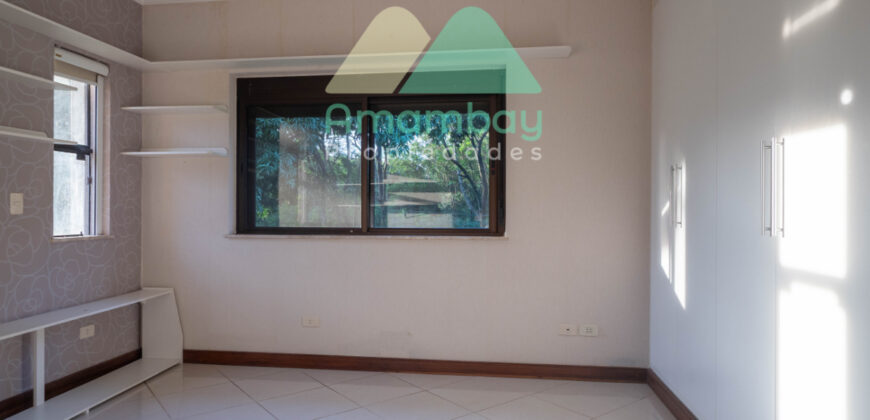 0601 RESIDENCIA EN LAMBARÉ, BARRIO PARQUES DEL YACHT