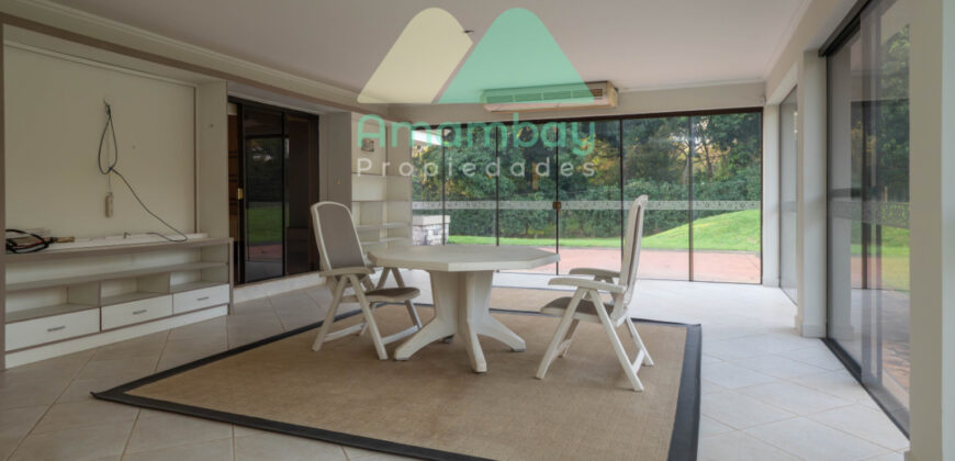 0601 RESIDENCIA EN LAMBARÉ, BARRIO PARQUES DEL YACHT